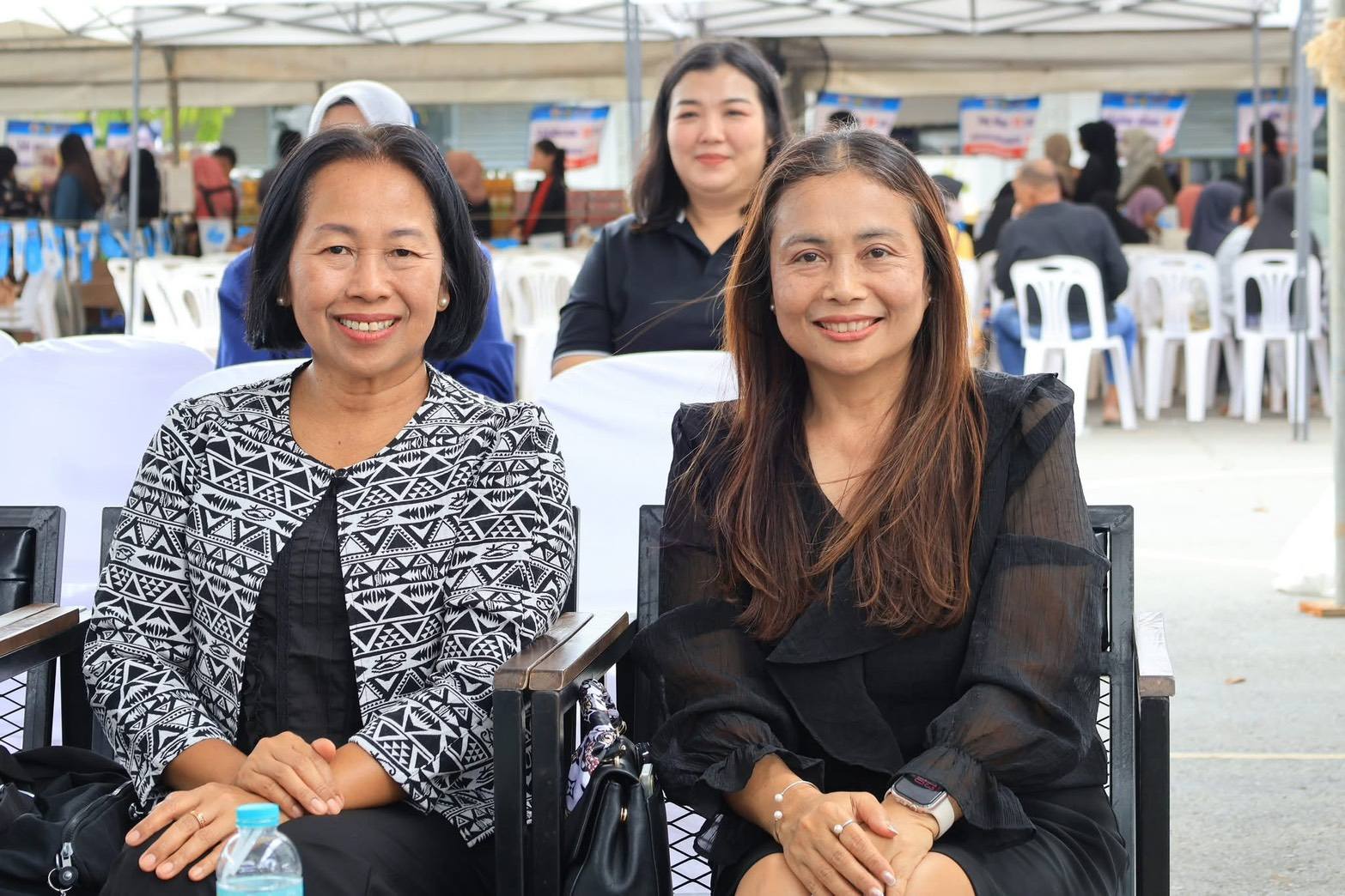 title - ปทจ.สตูล ร่วมงานธงฟ้าราคาประหยัด ครั้งที่ 4 ช่วยผู้ประสบอุทกภัย ลดค่าครองชีพประชาชน ณ เทศบาลตำบลกำแพง อำเภอละงู จังหวัดสตูล